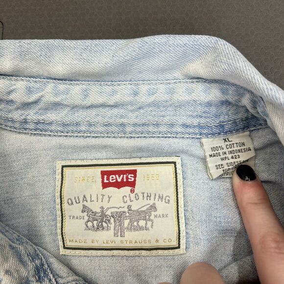 VTG Levis Shirt Men X-Large Blue Denim Light Wash Long Sleeve Button Red Tab - Picture 6 of 10
